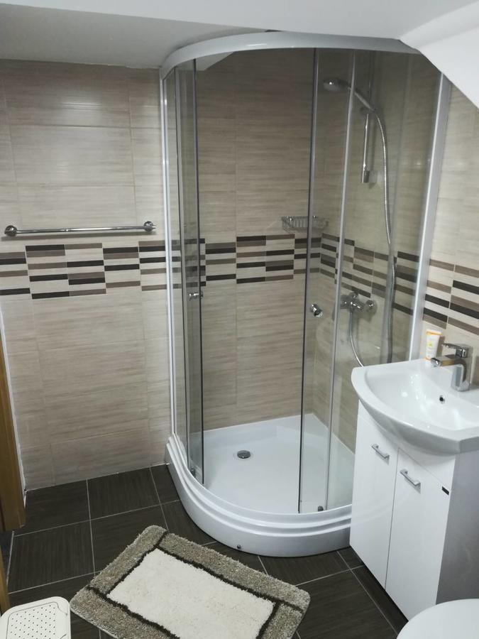 Salas Tatic Hotel Turija Esterno foto